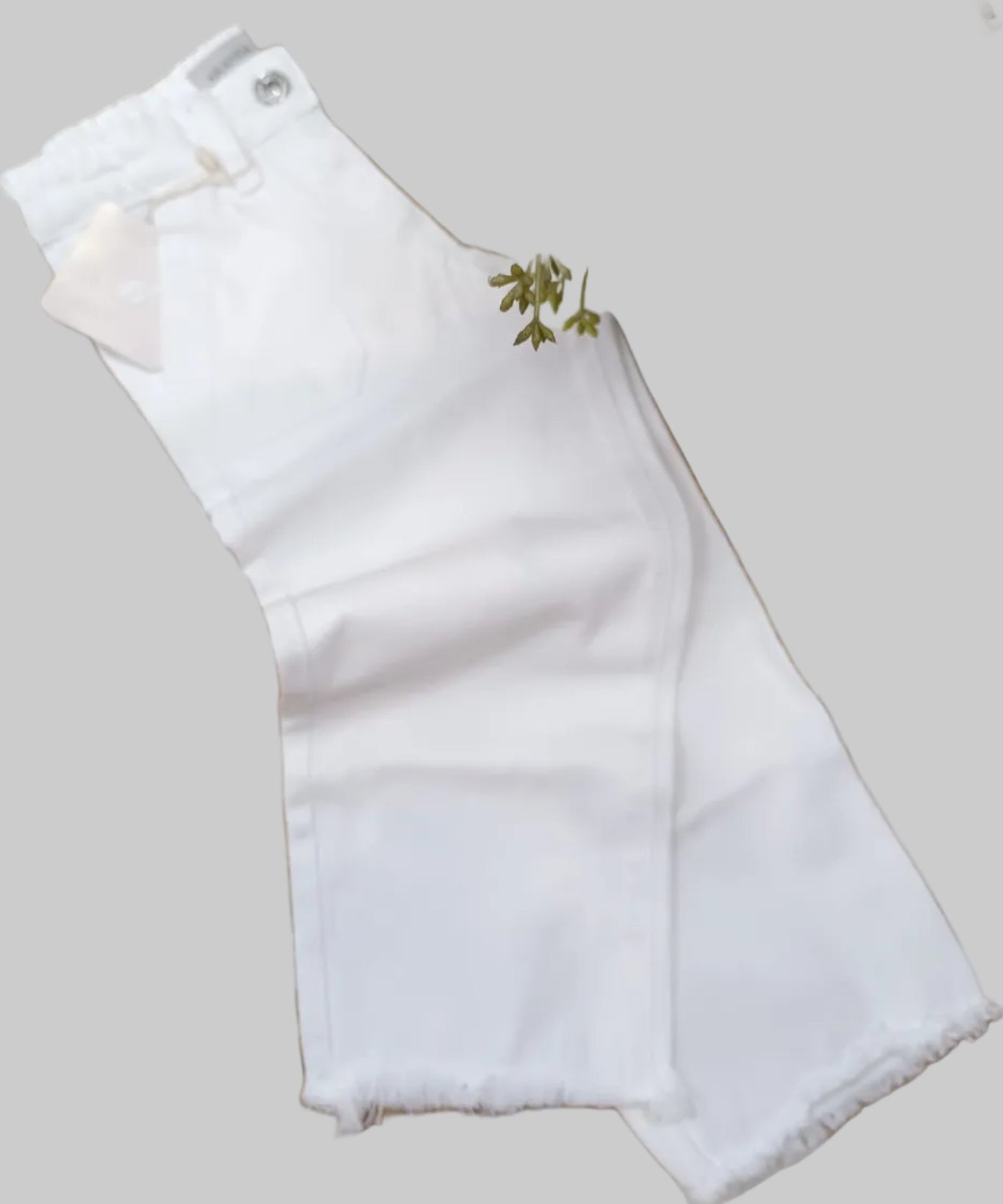 MARTIN ARANDA: WHITE PANTS
