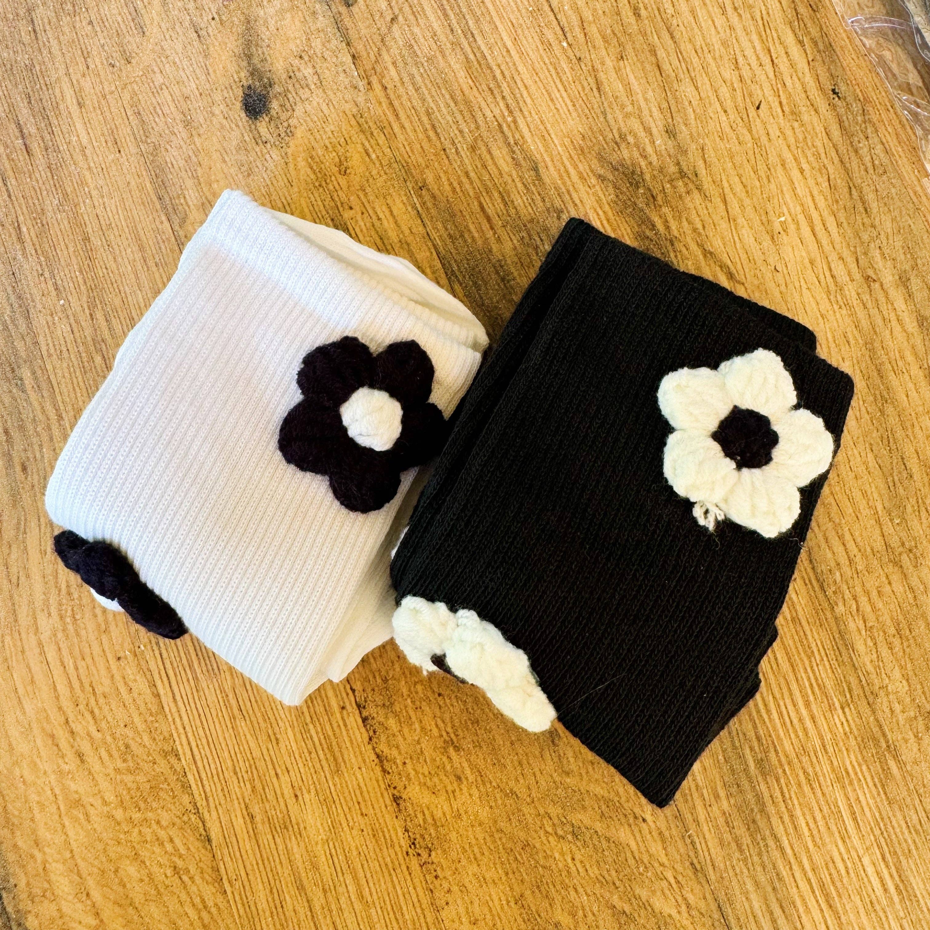 ELLISON+YOUNG: Puffy Daisy Embellished Socks